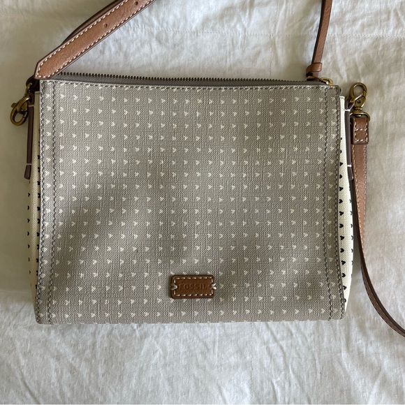Fossil Emma Small Crossbody Bag Purse Hearts Grey and White - Picture 2 of 6